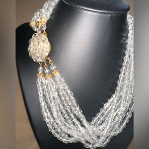 BEAUTIFUL VINTAGE FASHION WHITE BEADED NECKLACE